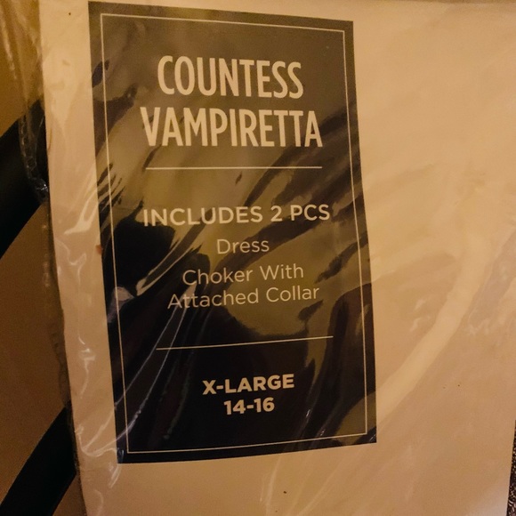 Countess Vampire costume, includes 2 pcs. Size 14-16 - Picture 2 of 3